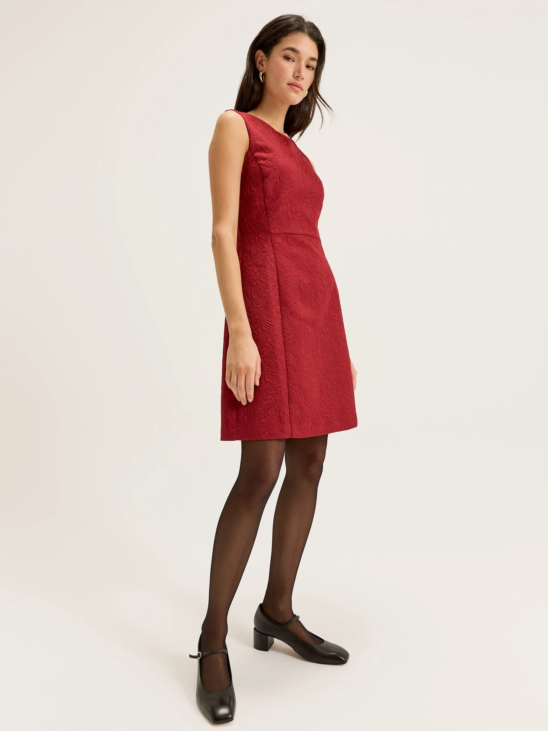 Certainly! Heres an optimized title for the Kaia Shift Dress:

Elegant Kaia Shift Dress - Lightweight Midi Dress with Flattering Silhouette for Effortless Style